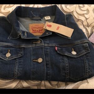 Cropped denim jacket (NWT)